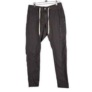 Vuori Men's Cargo Pants in Black with Cream Drawstring